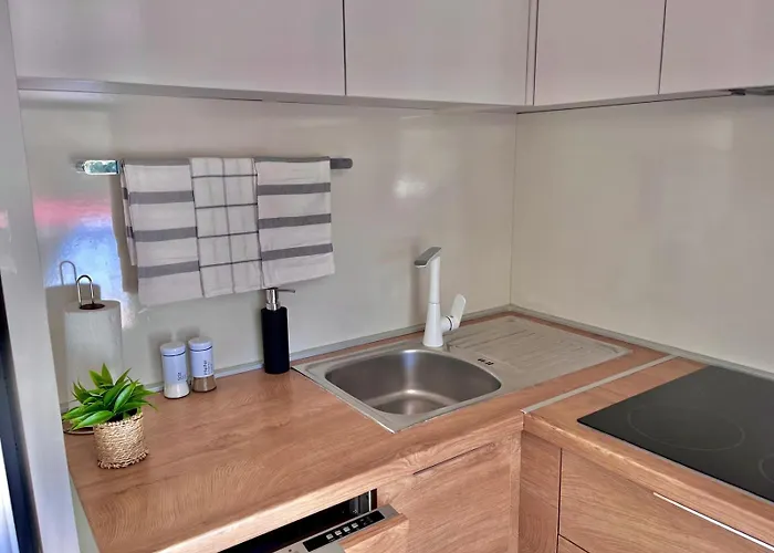 Mobile Ek Estrada Kamp alanı Biograd Na Moru