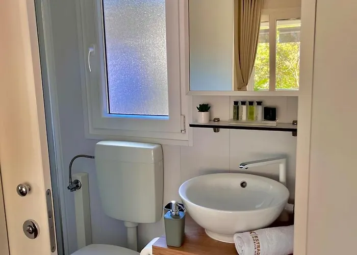 Mobile Ek Estrada Biograd Na Moru